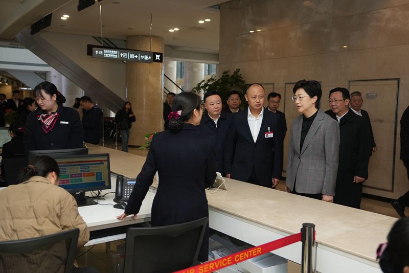 施小琳专题调研推进数字政府建设和“高效办成一件事”工作
推动科技赋能数据共享流程再造
持续提升企业和群众满意度获得感「相关图片」
